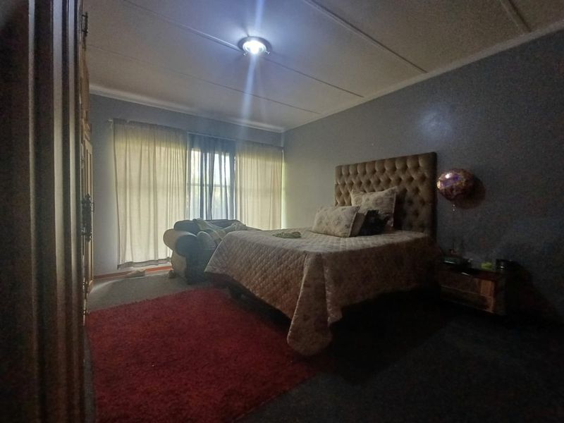 Charming Lock Up and Go Living in Neserhof, Klerksdorp - Photo 9