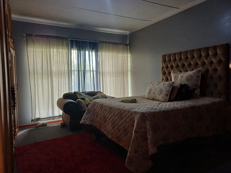 Charming Lock Up and Go Living in Neserhof, Klerksdorp - Photo 8
