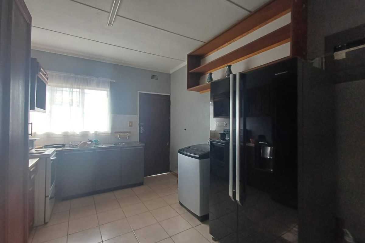 Charming Lock Up and Go Living in Neserhof, Klerksdorp - Photo 4