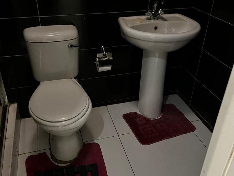 Bachelor apartment For Rent in Christal Park Benoni  - Photo 5