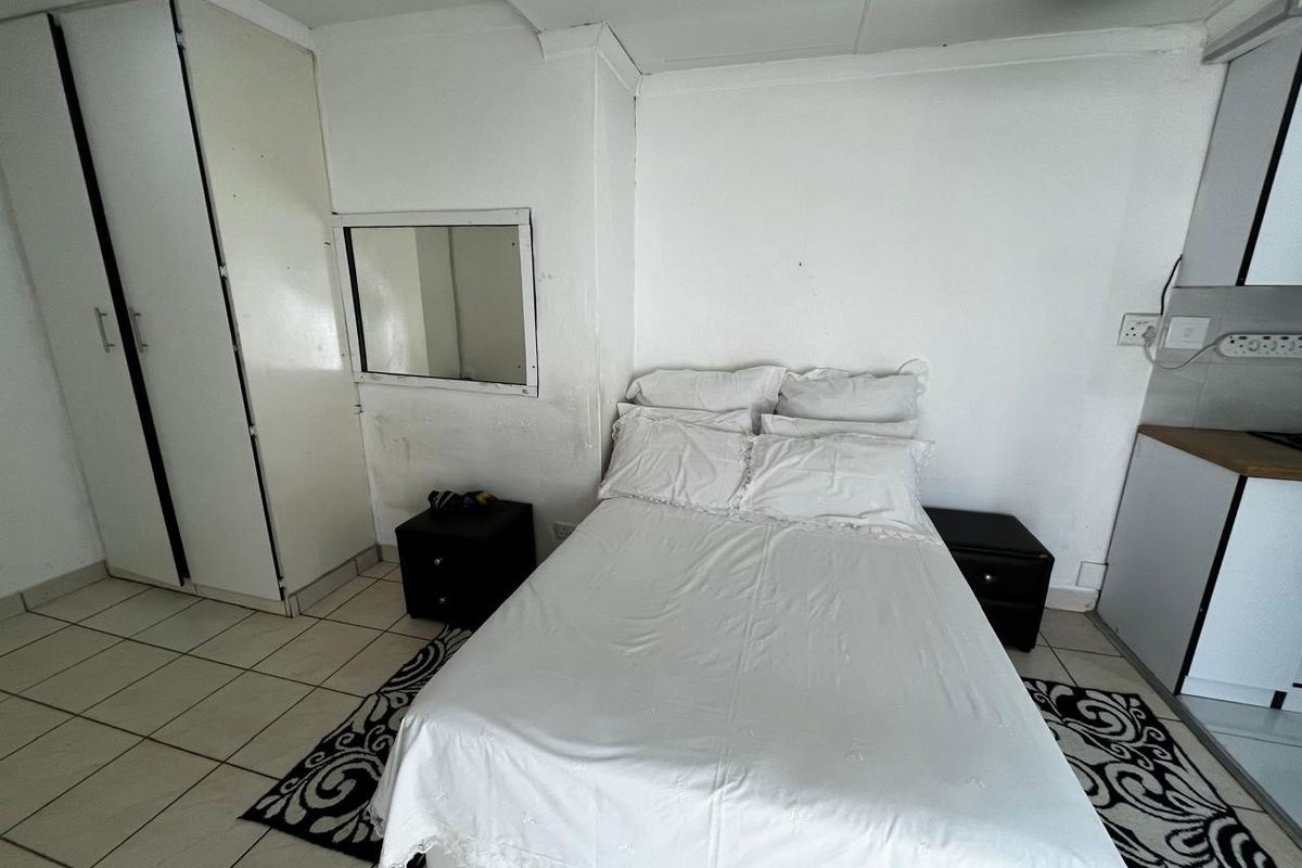 Bachelor apartment For Rent in Christal Park Benoni  - Photo 2