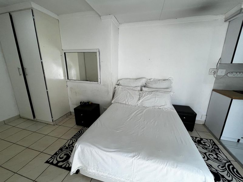 Bachelor apartment For Rent in Christal Park Benoni  - Photo 2