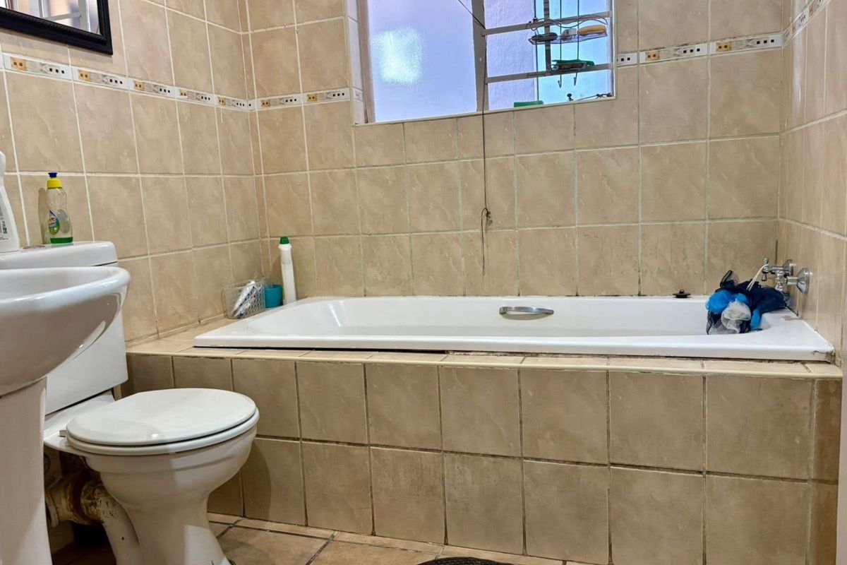 House for Sale in Lyttelton Manor  - Photo 3