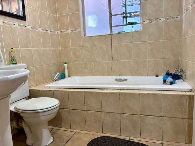 House for Sale in Lyttelton Manor  - Photo 3