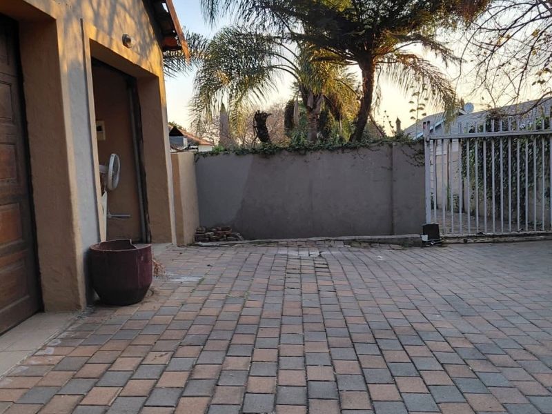 House for Sale in Lyttelton Manor  - Photo 9