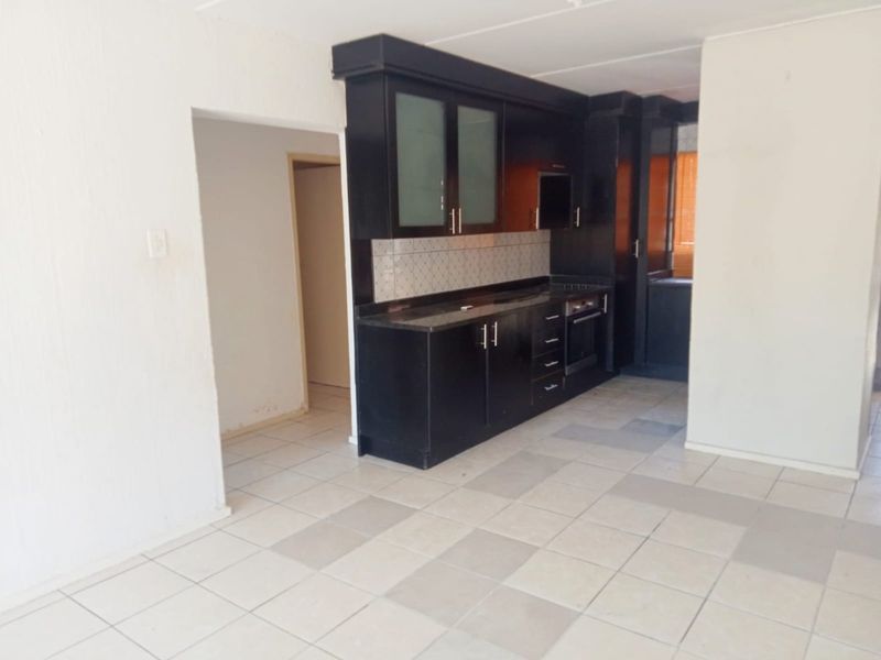 Ground-floor Three Bedroom Apartment For Sale In Midrand - Photo 6