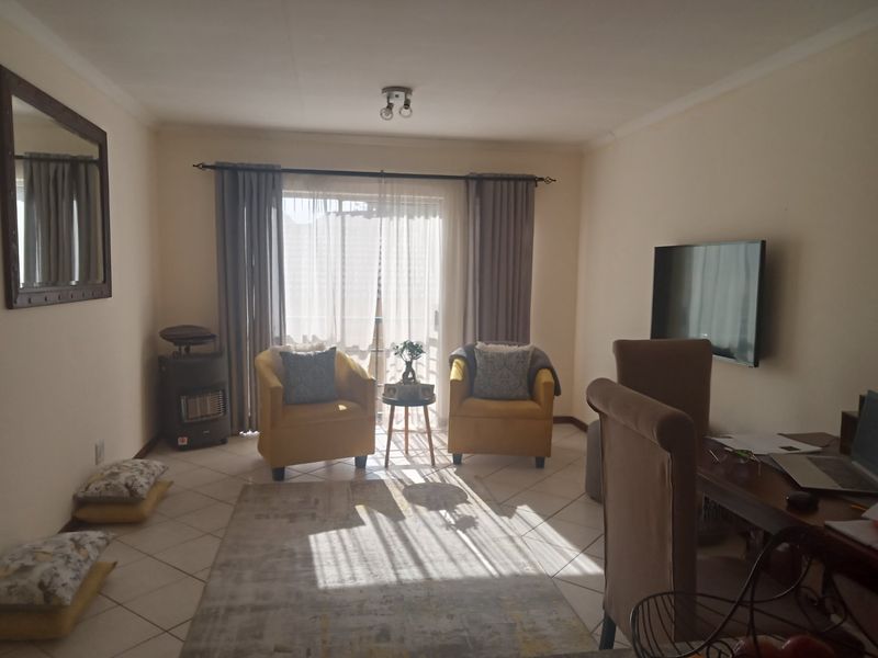 Two Bedroom Apartment For Sale - Photo 5