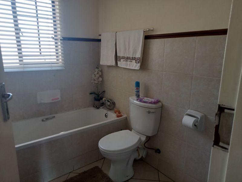Two Bedroom Apartment For Sale - Photo 10