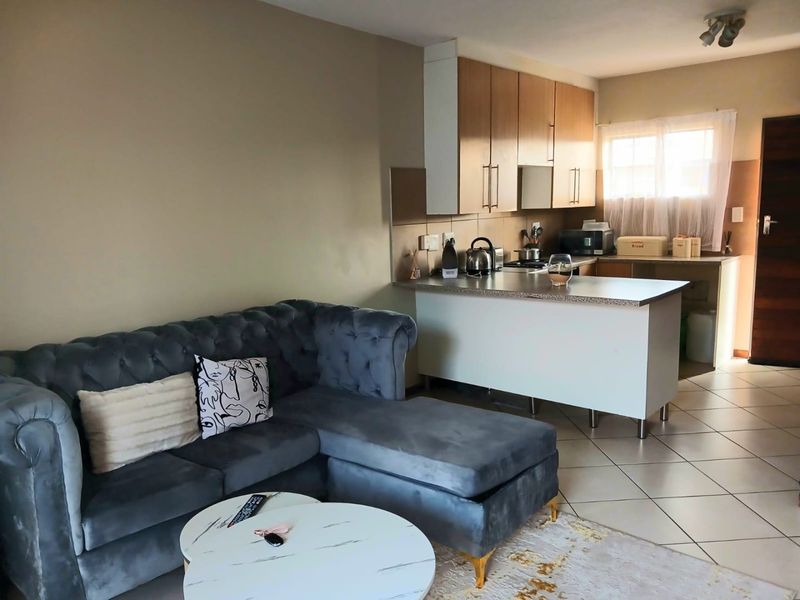 Stunning Two Bedroom Apartment For Sale - Photo 7