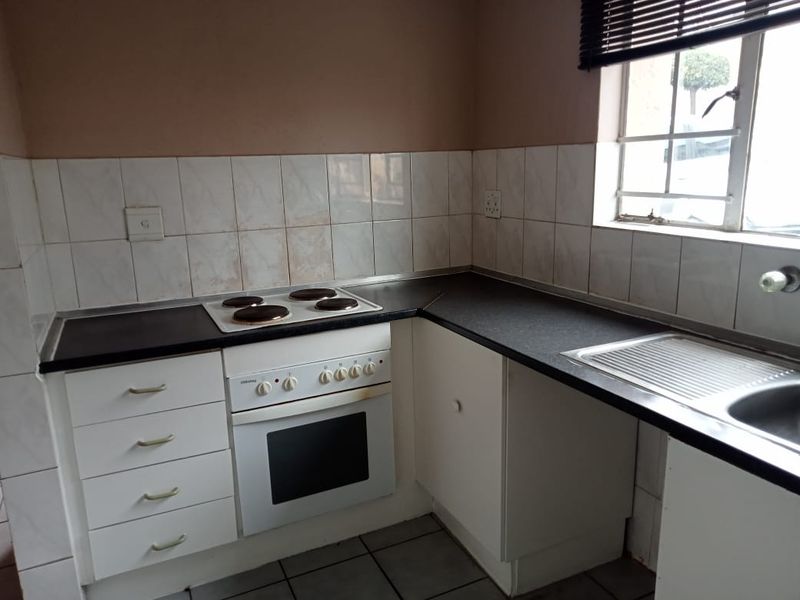 Groundfloor Two Bedroom Apartment For Sale - Photo 2