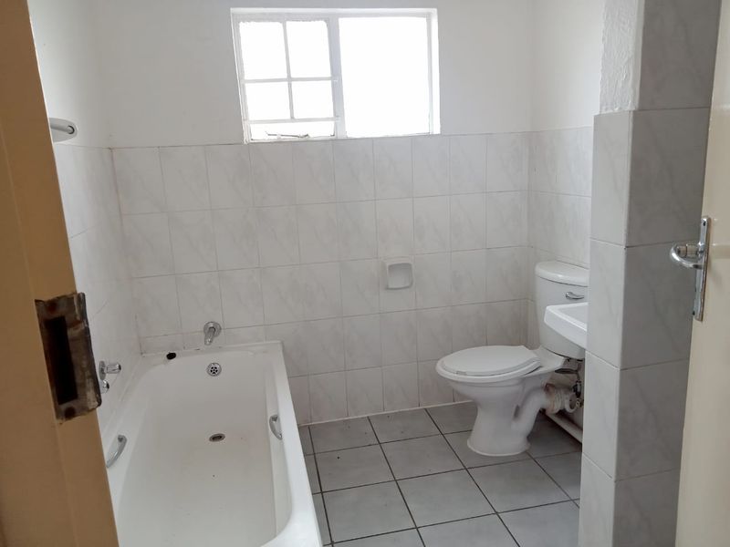 Groundfloor Two Bedroom Apartment For Sale - Photo 10