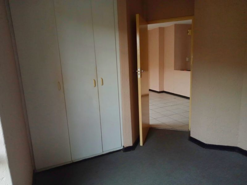 Groundfloor Two Bedroom Apartment For Sale - Photo 6