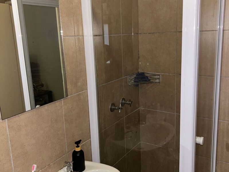 Stunning One Bedroom Ground-floor Unit For Sale - Photo 10