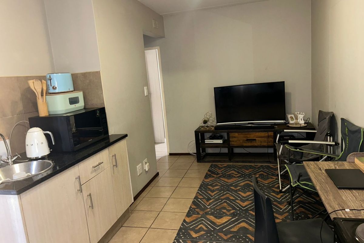 Stunning One Bedroom Ground-floor Unit For Sale - Photo 3