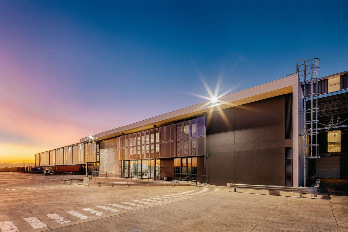 Strategically Located Warehouse in Glen Anil, Durban North - Photo 3