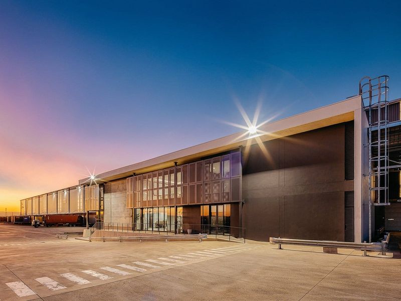 Strategically Located Warehouse in Glen Anil, Durban North - Photo 3