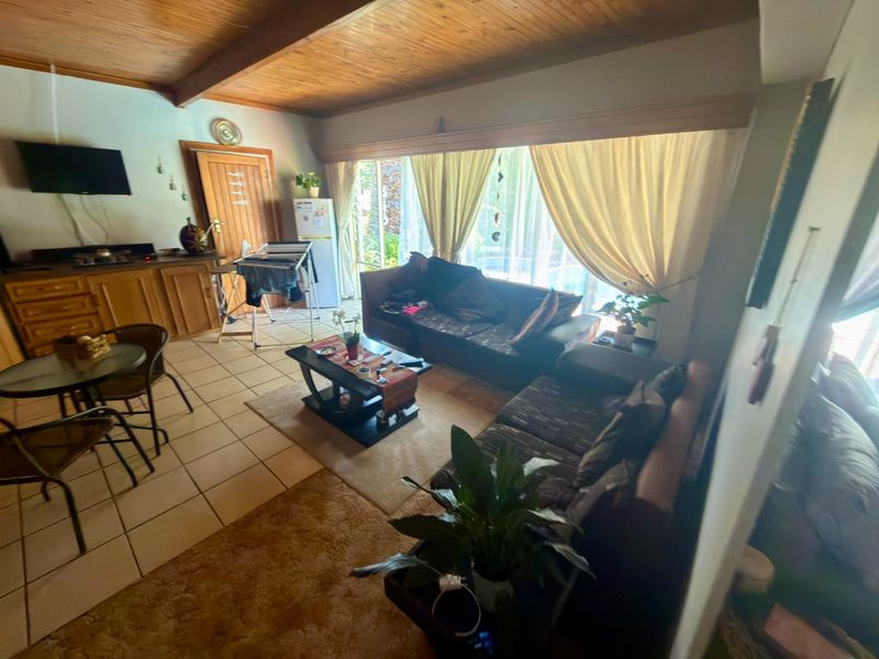 Investment Opportunity – Main House, 6 Flats & Established Business Rights - Photo 10