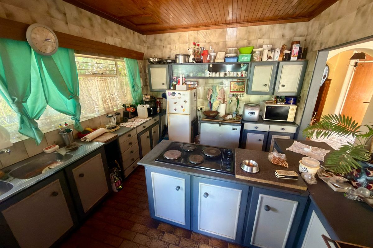 Investment Opportunity – Main House, 6 Flats & Established Business Rights - Photo 5