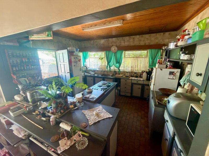 Investment Opportunity – Main House, 6 Flats & Established Business Rights - Photo 4