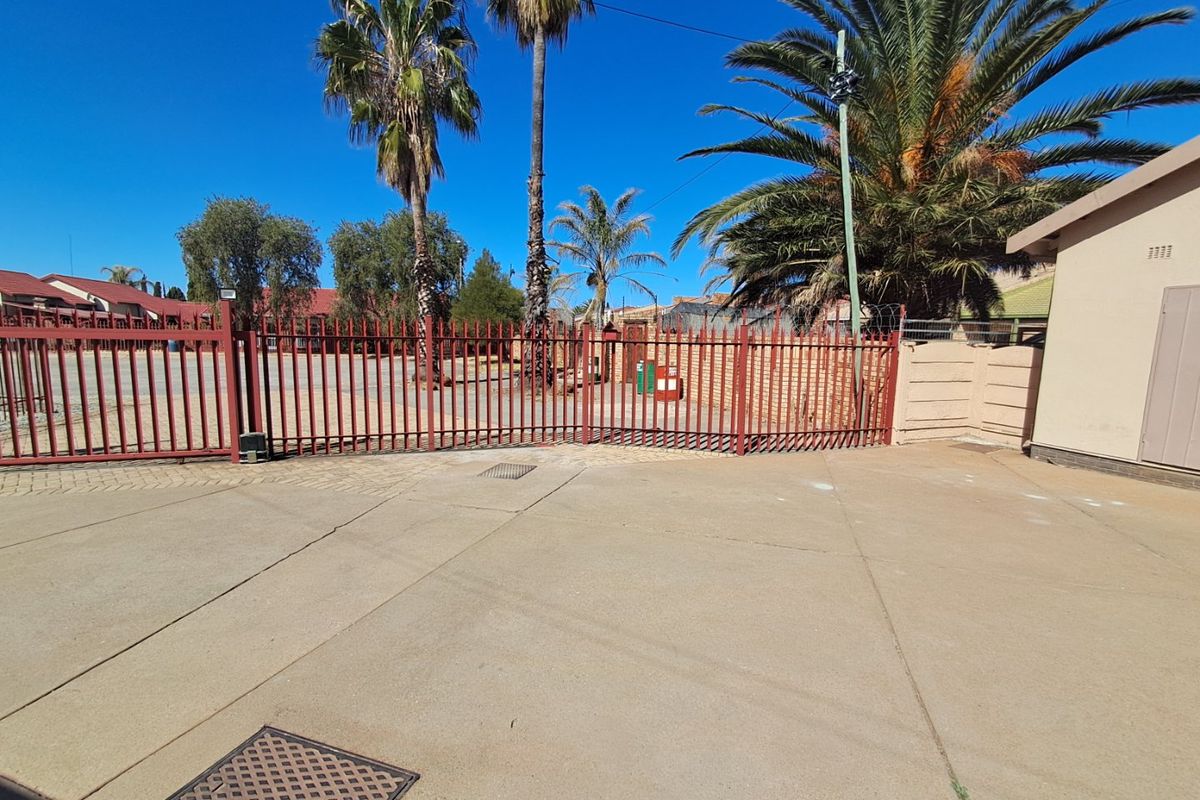 2 Bedroom Townhouse for sale in Flimieda. - Photo 2