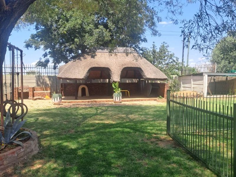 3 Bedroom House For Sale in Orkney.  - Photo 4