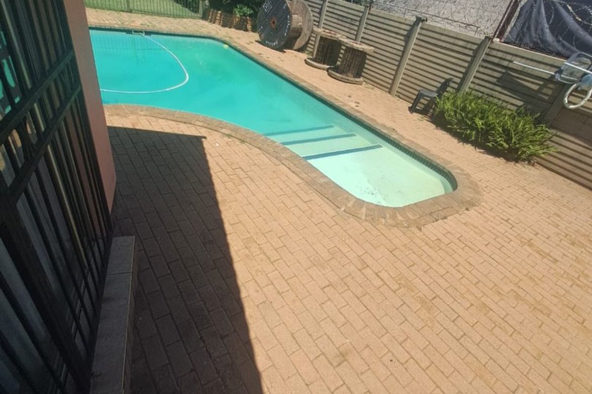 3 Bedroom House For Sale in Orkney.  - Photo 2