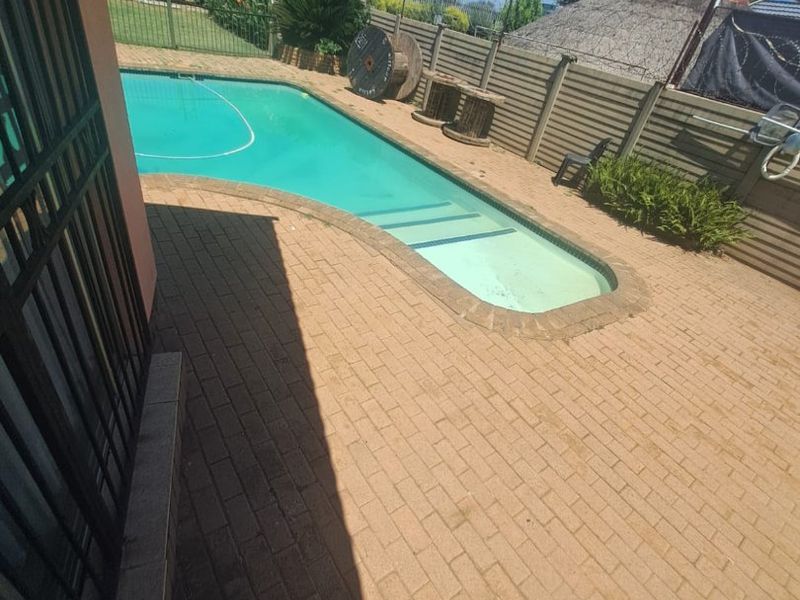 3 Bedroom House For Sale in Orkney.  - Photo 2