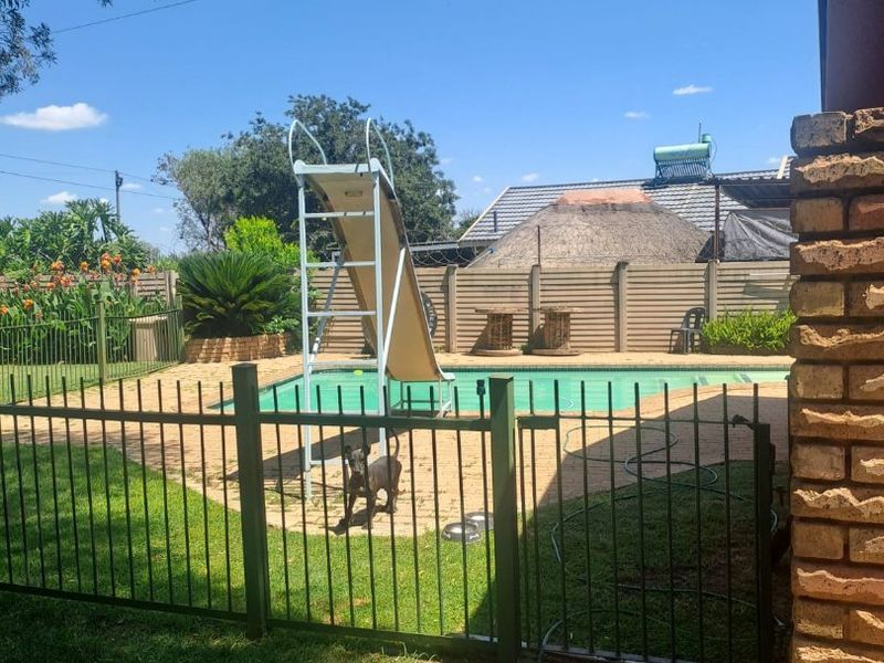 3 Bedroom House For Sale in Orkney.  - Photo 8