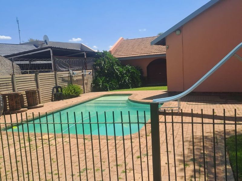 3 Bedroom House For Sale in Orkney.  - Photo 6