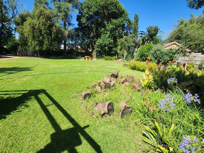 Spacious 3 Bedroom Home with Study, Double Garage and Borehole. - Photo 3