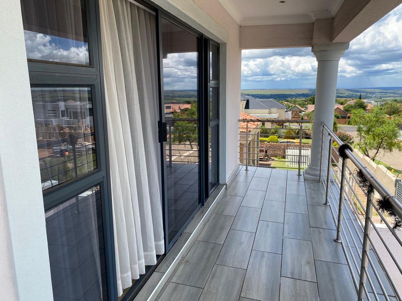 For Sale: Elegant Double-Storey Mansion with Granny Flat - Photo 3