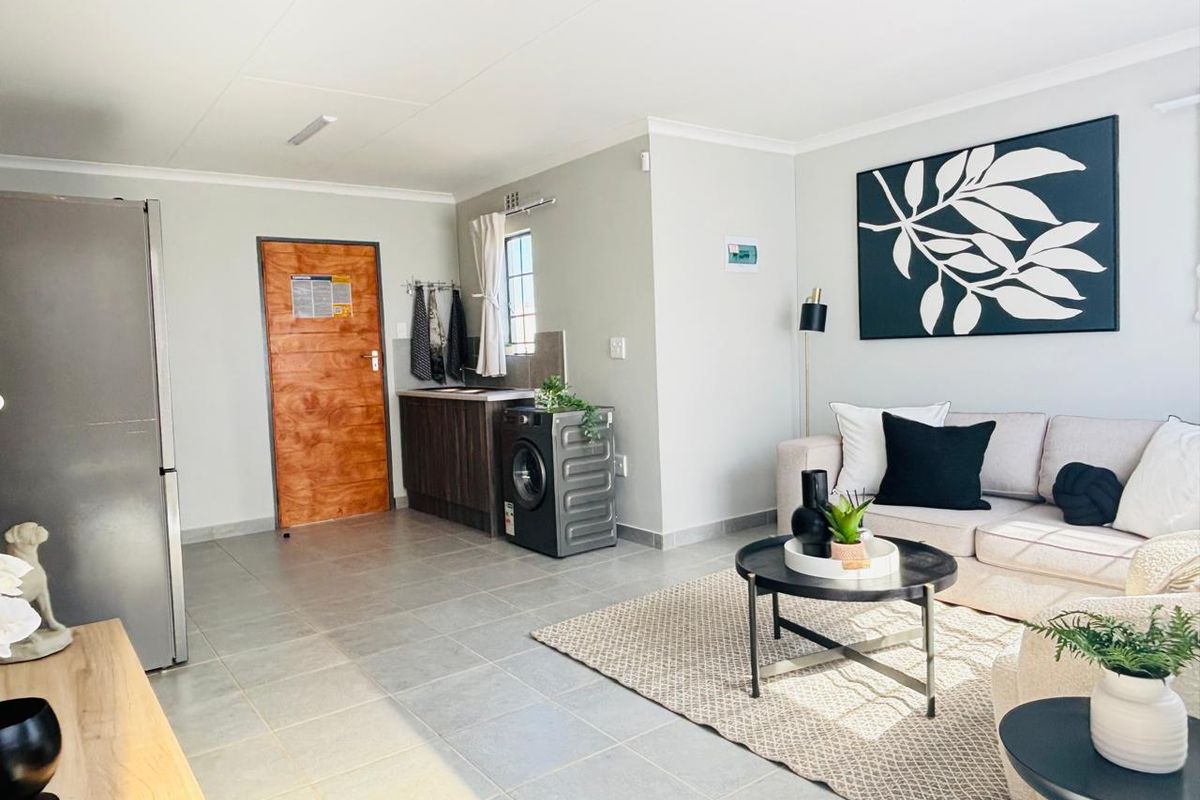 Stunning 2 bedroom house for sale in Sky City , located in the South of Alberton.  - Photo 3