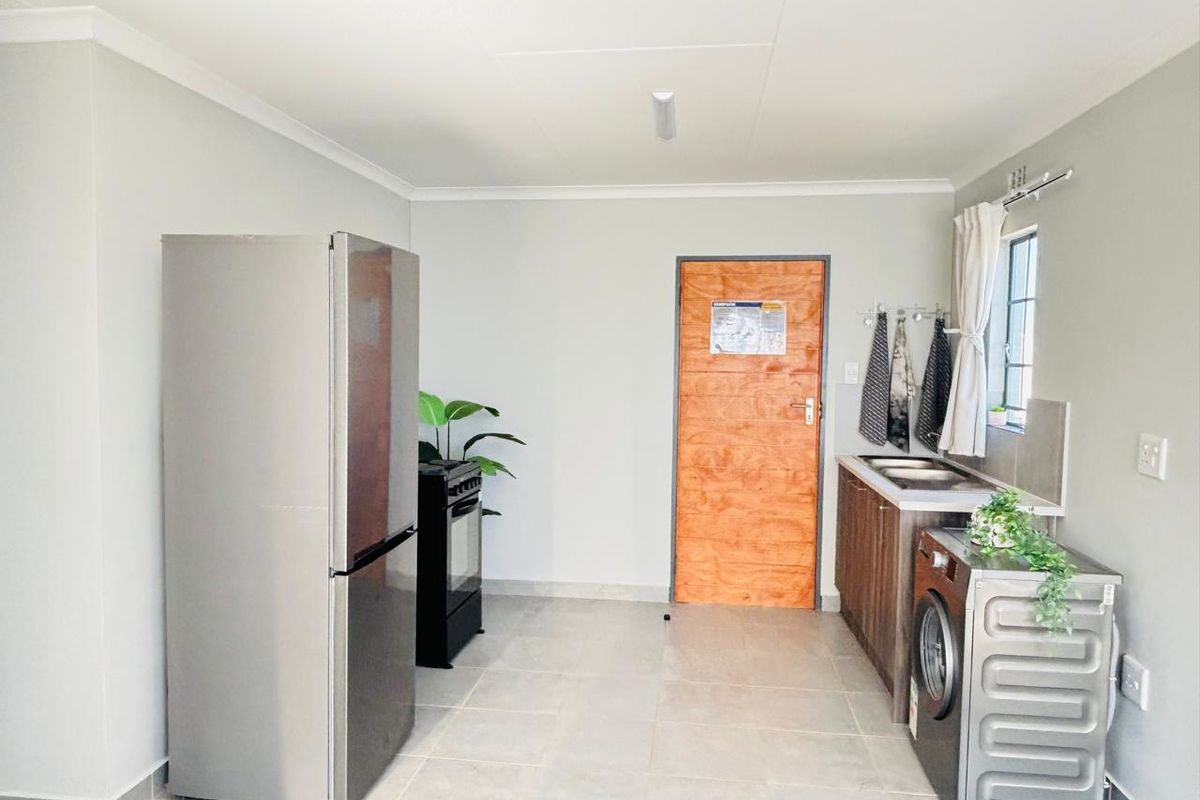 Stunning 2 bedroom house for sale in Sky City , located in the South of Alberton.  - Photo 2