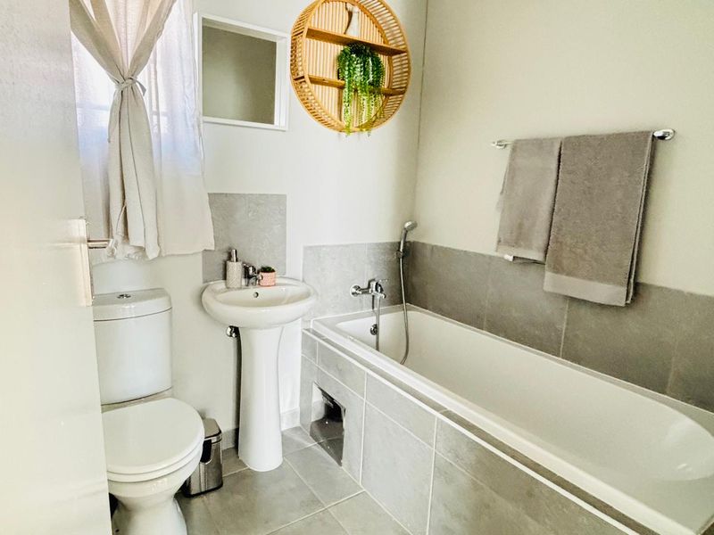 Stunning 2 bedroom house for sale in Sky City , located in the South of Alberton.  - Photo 7