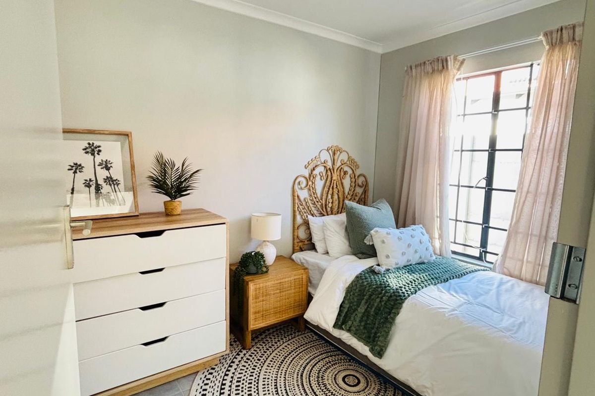 Stunning 2 bedroom house for sale in Sky City , located in the South of Alberton.  - Photo 4