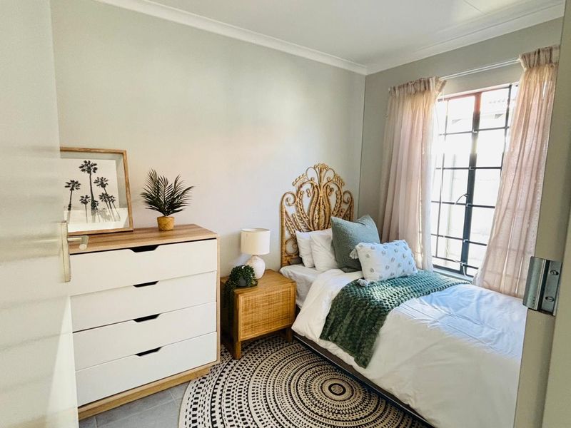 Stunning 2 bedroom house for sale in Sky City , located in the South of Alberton.  - Photo 4