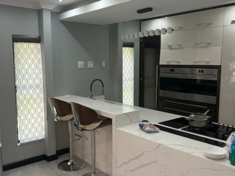 Spacious 5-Bedroom Family Home with Solar Power in Secure Estate - Photo 5