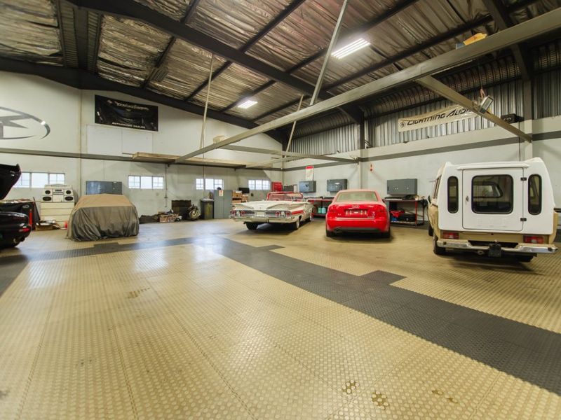 Prime Freehold Commercial Property with Business Rights - Photo 5