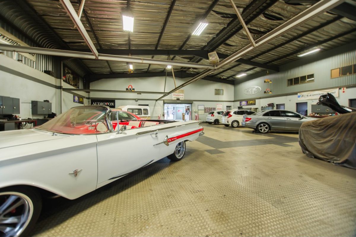 Prime Freehold Commercial Property with Business Rights - Photo 3