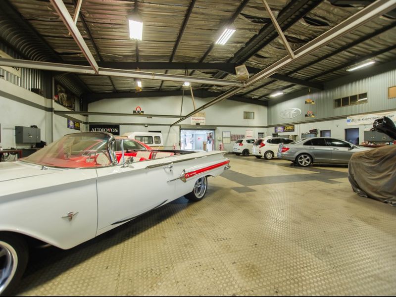 Prime Freehold Commercial Property with Business Rights - Photo 3