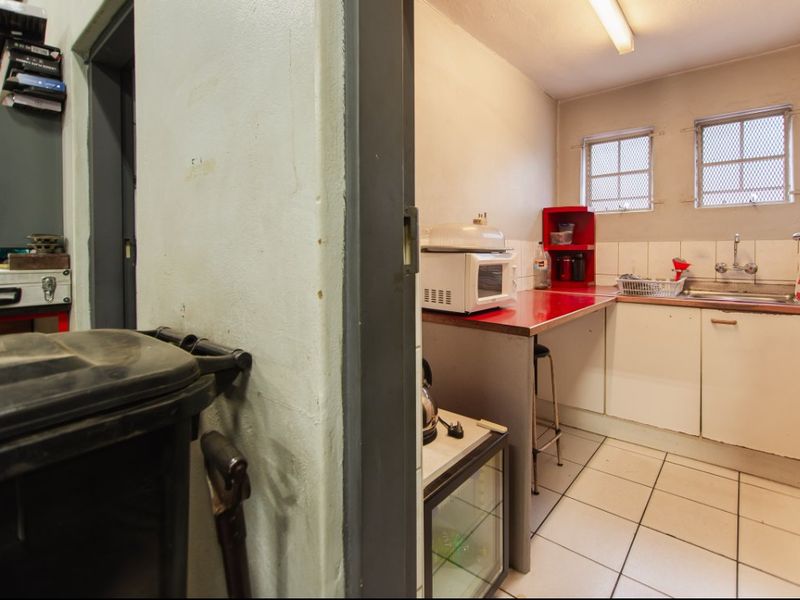 Prime Freehold Commercial Property with Business Rights - Photo 10