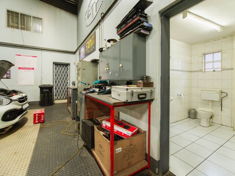 Prime Freehold Commercial Property with Business Rights - Photo 8