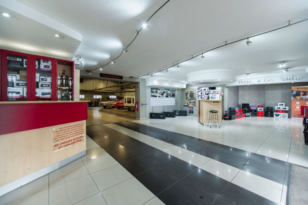 Prime Freehold Commercial Property with Business Rights - Photo 2