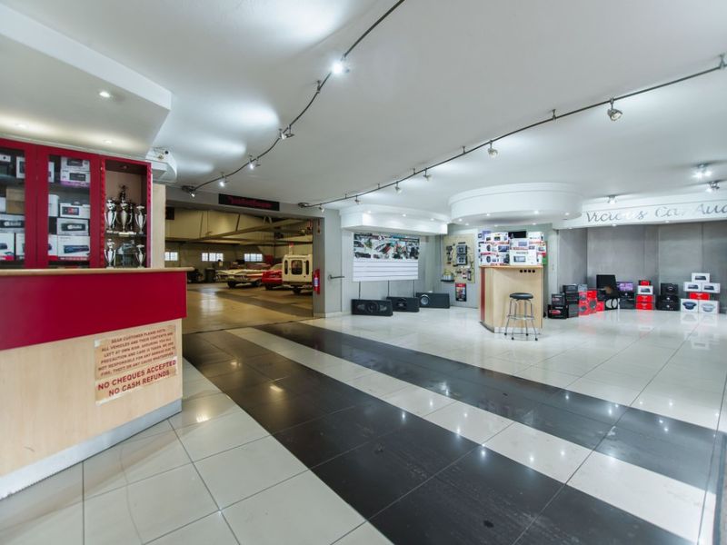 Prime Freehold Commercial Property with Business Rights - Photo 2