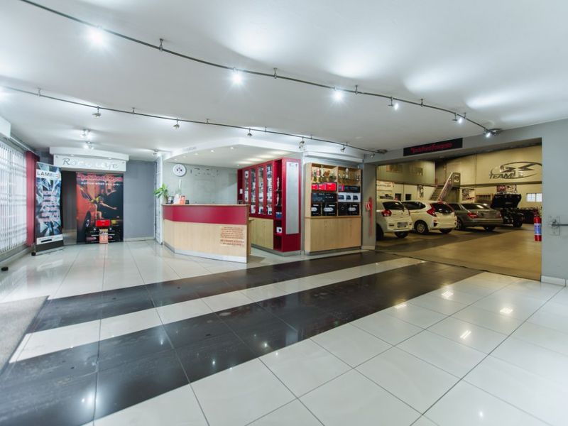 Prime Freehold Commercial Property with Business Rights - Photo 4