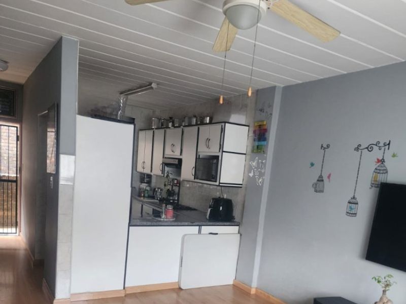 Charming & Secure 2-Bedroom Flat – Perfect Starter Home or Investment - Photo 7