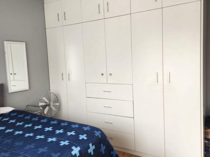 Charming & Secure 2-Bedroom Flat – Perfect Starter Home or Investment - Photo 4