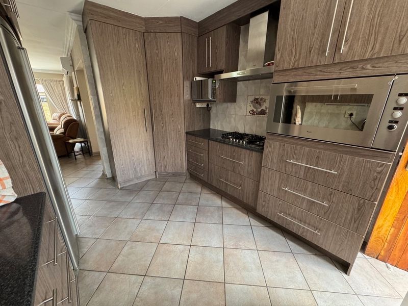 Charming Family Home with Granny Flat and Pool - Photo 9