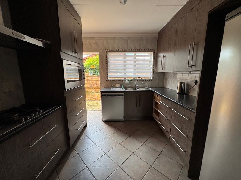 Charming Family Home with Granny Flat and Pool - Photo 8