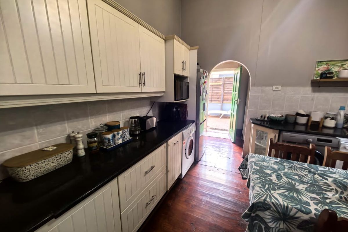 2.5 Bedrooms, 2 Bathrooms Apartment For Sale In Morningside, Durban - Photo 5